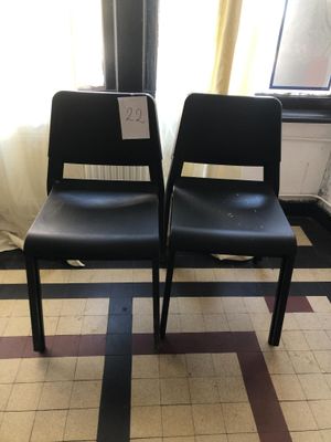 Quatre Chaises Noires