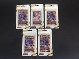 quatre paquets de cartes à collectionner Pokémon sur fond noir