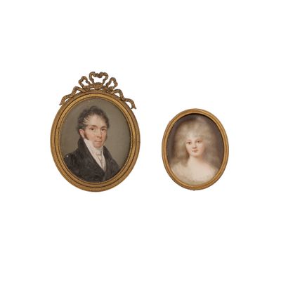 deux portraits miniatures représentant un homme et une femme, dans un cadre doré