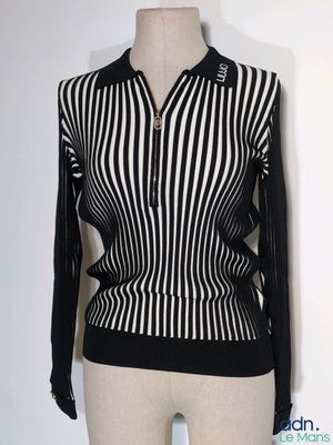 pull rayé noir et blanc sur un mannequin, mannequin, mannequin, mannequin, mannequin, mannequin, mannequin, mannequin, mannequin, mannequin, mannequin, mannequin, mannequin, mannequin, mannequin, mannequin, mannequin, mannequin, mannequin, mannequin, mannequin, mannequin, mannequin, mannequin, mannequin, mannequin, mannequin, mannequin, mannequin, mannequin, mannequin, mannequin, mannequin, mannequin, mannequin, mannequin, mannequin, mannequin, mannequin, mannequin, mannequin, mannequin, mannequin, mannequin,