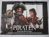 une vieille affiche de cinéma représentant un pirate et un homme armé d'une épée