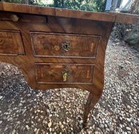 10737-225 / X / Bureau plat de milieu à demi-caisson en marq… (photo 5)
