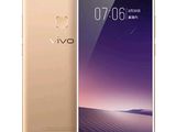 Le téléphone vivo est présenté avec une finition dorée.