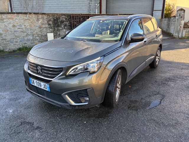 Véhicule particulier PEUGEOT 5008 immatriculé GK-109-JQ, 1ère mis...