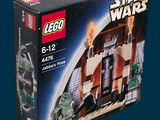 une boîte contenant des sets Lego Star Wars sur fond bleu