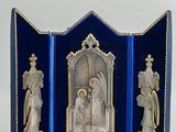 une image représentant un cadre bleu et or avec une photo de Jésus, Marie et Jésus
