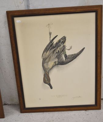 une image représentant un oiseau accrochée au mur