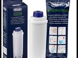 le filtre à eau se trouve à côté d'un paquet de filtres à eau