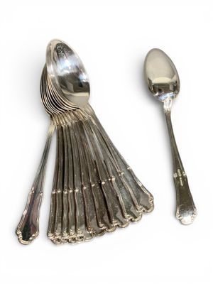 Suite de 12 cuillers à moka en argent (poinçon 800). - Photo 1