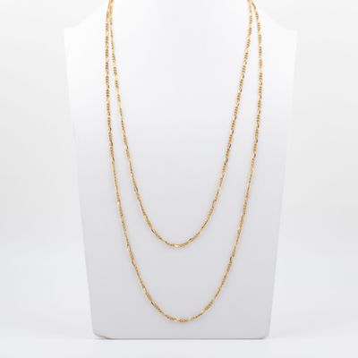 a gold chain necklace on a mannequin mannequin