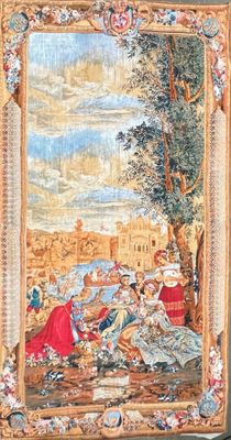 une image d'une tapisserie accrochée au mur