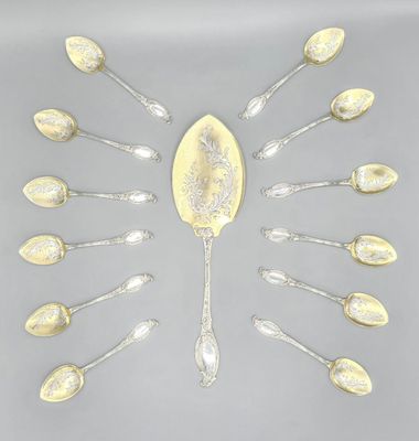 plusieurs cuillères et cuillères à soupe disposées en cercle