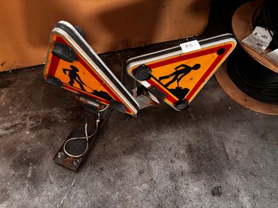 2 signalétiques pour véhicule VENDU EN L'ETAT SUR REITERATIO…