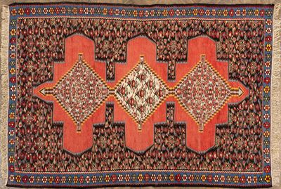 Tapis kilim Senneh en laine nouée main.