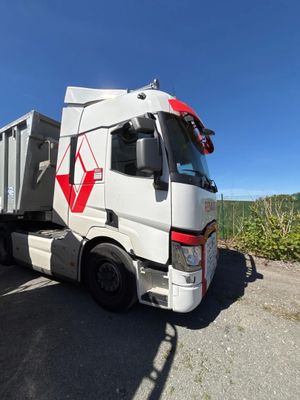 a truck that is parked on the side of the road