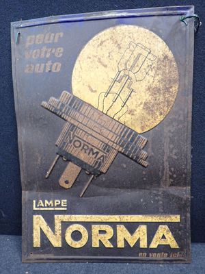 une pancarte sur laquelle est écrit « lampe normana »