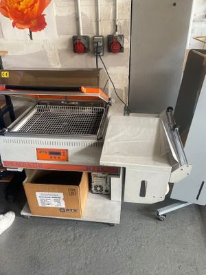 l'image d'une machine installée dans une pièce