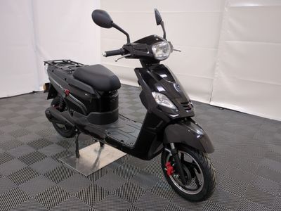 un scooter garé dans une pièce