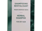 une boîte de shampoing sur laquelle est apposée une étiquette