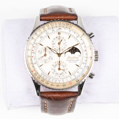 une image montrant un gros plan d'une montre-bracelet dotée d'un bracelet en cuir marron