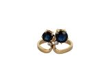 une photo représentant une paire de bagues en saphir bleu et diamants