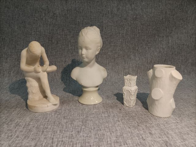 Buste de jeune fille en biscuit sur socle porcelaine (manufacture