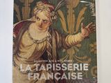 la couverture d'un livre sur laquelle figure l'image d'une femme vêtue d'une robe de la Renaissance