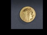une pièce d'or portant un visage de femme