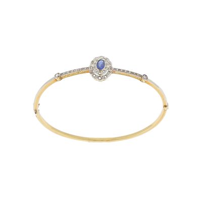 un bracelet rigide orné de diamants et de saphirs