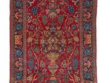 un tapis rouge avec un motif floral sur fond blanc