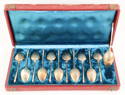a box with a set of silver spoons and spoon spoons in it