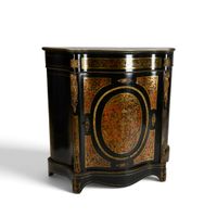 Meuble d'entre-deux de forme galbée à décor de marqueterie d… (photo 2)