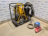 une machine placée au milieu d'une pièce