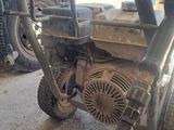 a small machine that is sitting on the ground