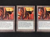 trois cartes d'un jeu de cartes sur lesquelles figure l'image d'un homme à cheval
