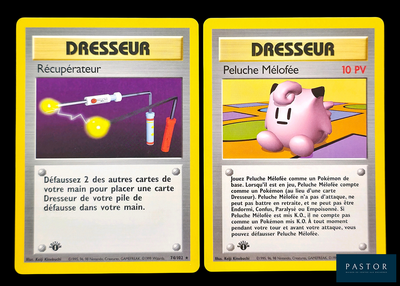 deux cartes présentant des motifs différents sur un fond noir