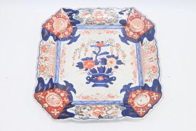 Plat en porcelaine Imari, Fin XIXe Dimensions : 30 x 30 cm