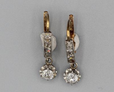 paire de boucles d'oreilles en diamant et en or