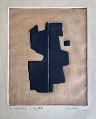 une image représentant une photo d'une feuille de papier sur laquelle figure une œuvre d'art noire