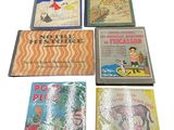 plusieurs livres pour enfants sont alignés sur une surface blanche