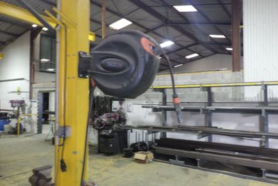 une photo d'une grosse machine dans une usine