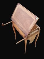 Petit bureau à système basculant en bois naturel H. (photo 6)