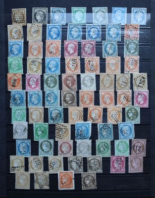 une photo d'un cadre noir orné de timbres