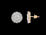 une paire de boucles d'oreilles en diamant sur fond noir
