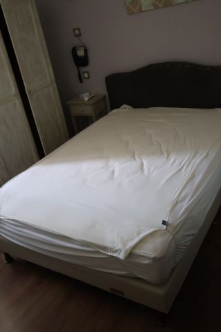 Chambre Fleur de lin : literie 140, tête de lit, réfrigérateur ta...