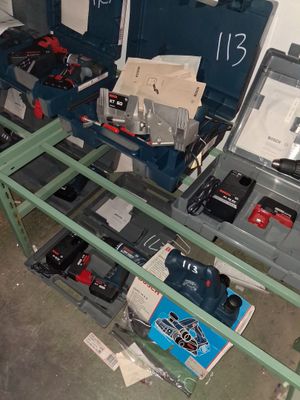 many tools that are sitting on a table in a room