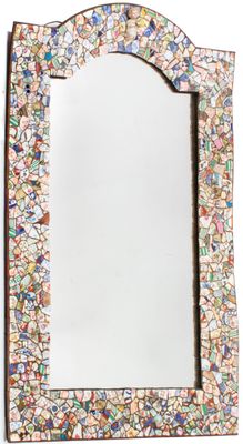Miroir à décor de mosaïque d'éclats de céramique