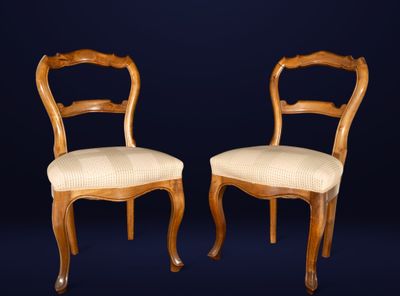 paire de chaises anciennes avec dossier et assise tapissés