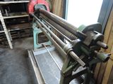 une grande machine installée dans une pièce