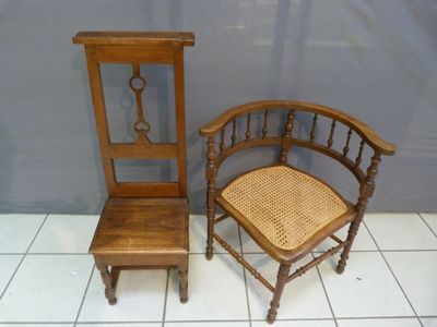 Réunion d'un fauteuil coin de feu en hêtre à assise cannée e…